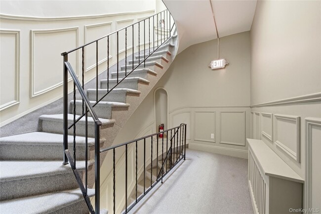 Building Photo - 13 W Hoffman Ave