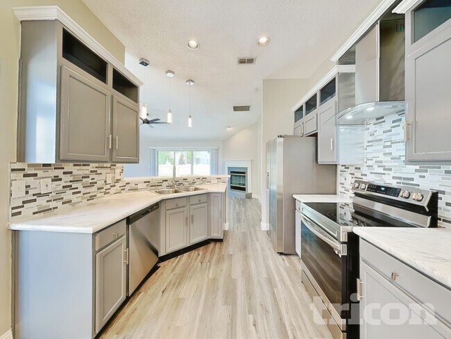 Foto del edificio - 2773 Acorn Park Dr N