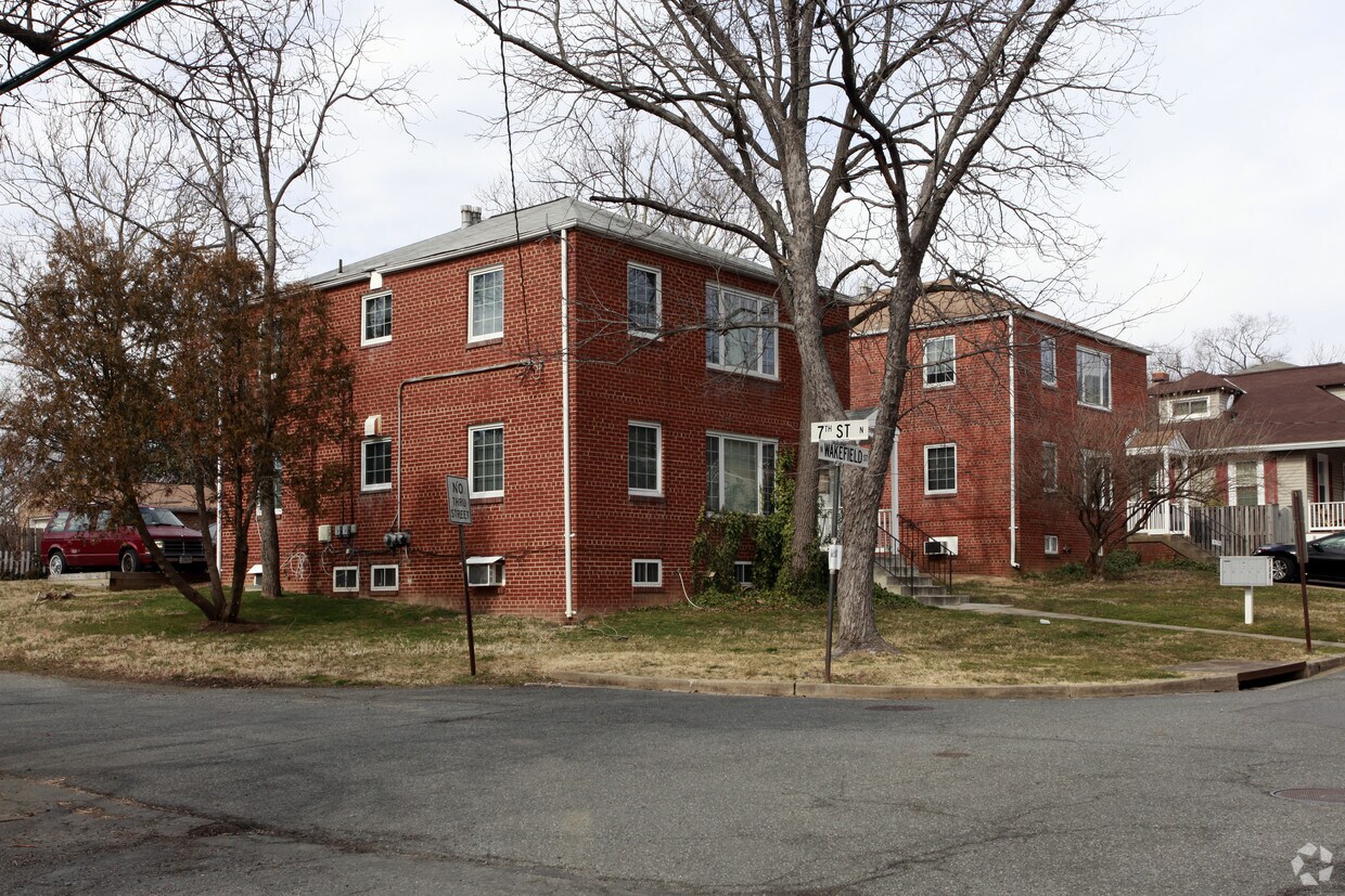 Primary Photo - 700-704 N Wakefield St