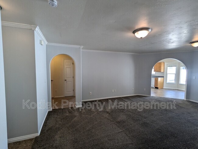 Building Photo - 978 York Dr