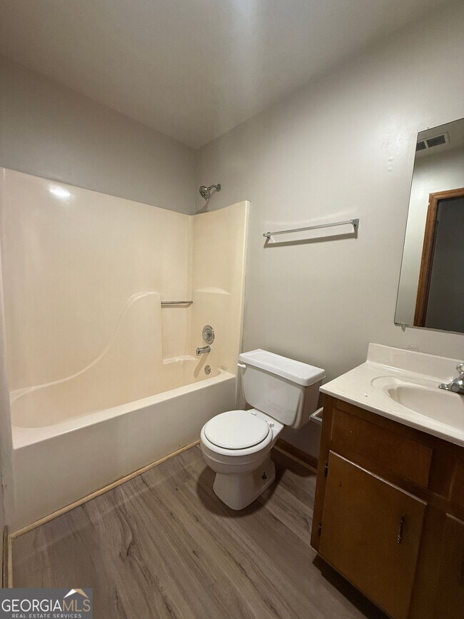 Foto del edificio - 101 Cooper Springs Ct