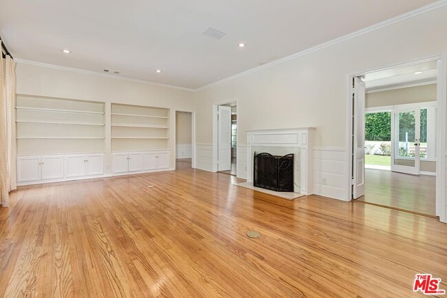 Building Photo - 1318 San Ysidro Dr