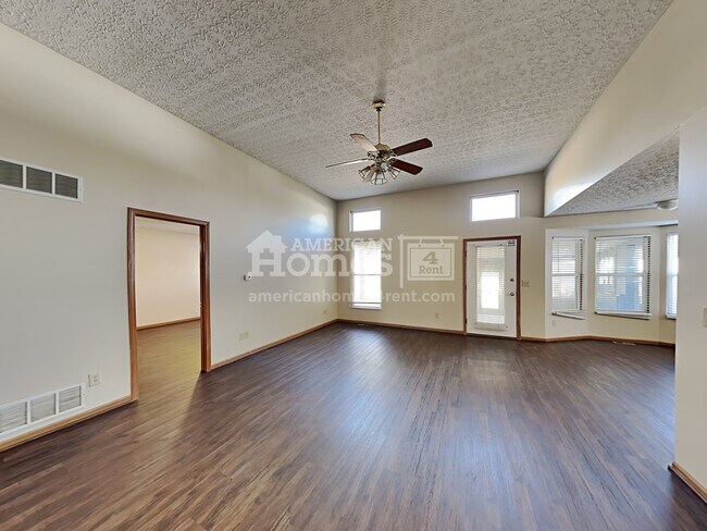 Building Photo - 2158 Kingsglen Drive