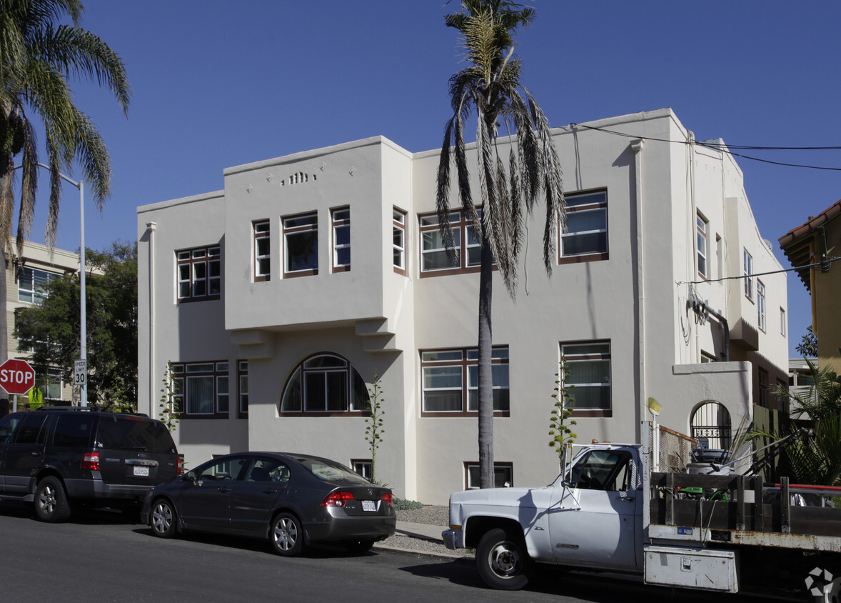 Primary Photo - Banker's Hill Apartments