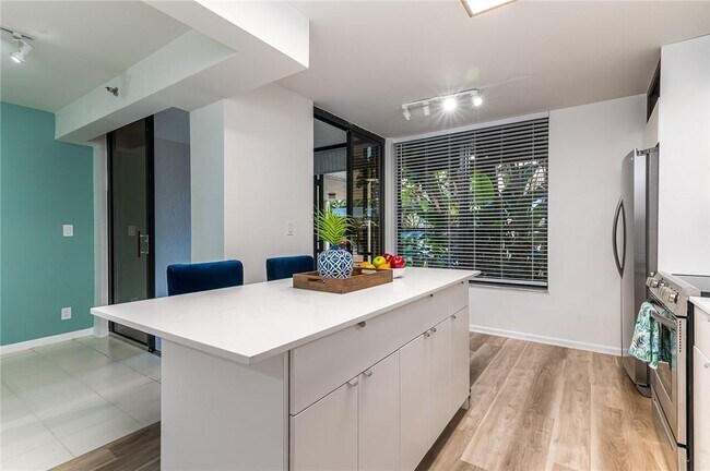 Building Photo - 7568 Regency Lake Dr