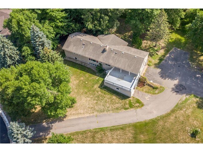 Building Photo - 8750 Queensland Ln N