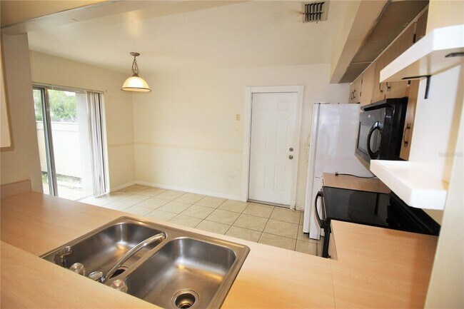 Building Photo - 4684 Pheasant Run Dr