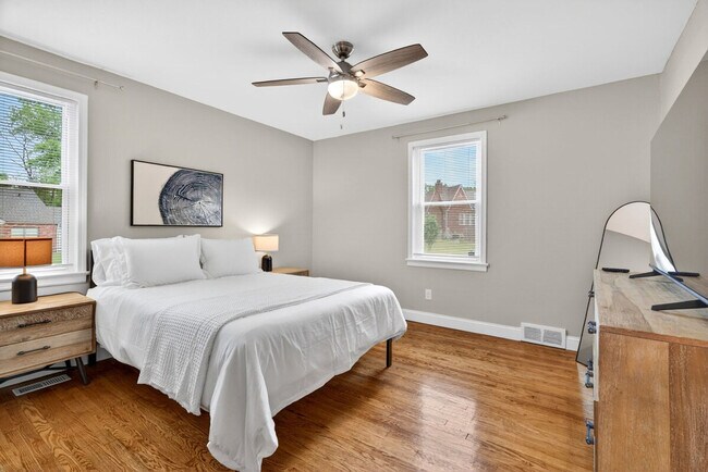 Foto del edificio - 1091 Purcell Ave