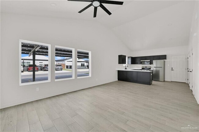 Building Photo - 23 Robin Rd