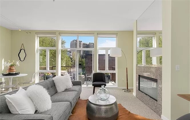 Foto principal - 303 E Pike St