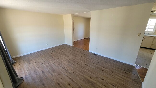 Foto del edificio - 5137 Raynor Rd