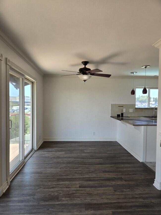 Foto del edificio - 3672 Clairemont Dr