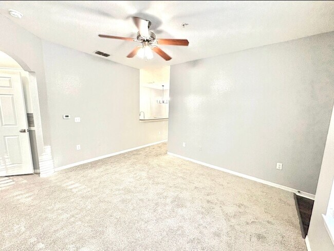 Foto del edificio - 819 Grand Regency Pointe