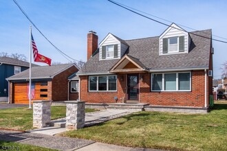 Building Photo - 23 Lois Ave