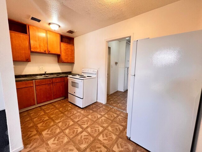 Foto del edificio - 1 bedroom 1 bathroom westside apt