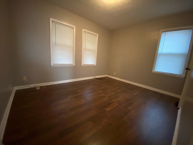 Building Photo - 595 St Leger Ave