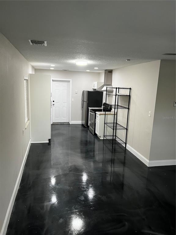 Building Photo - 2117 Bonneville Dr