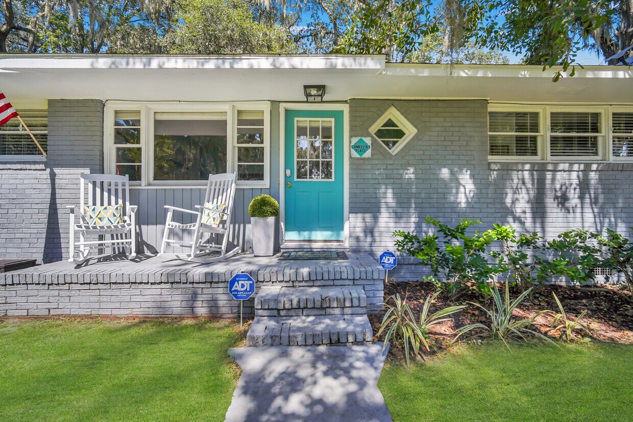 front of house - 1704 Camellia Rd