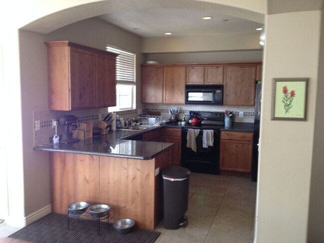 Foto del edificio - Beautiful PG Manor Home w/ 2 car garage + ...