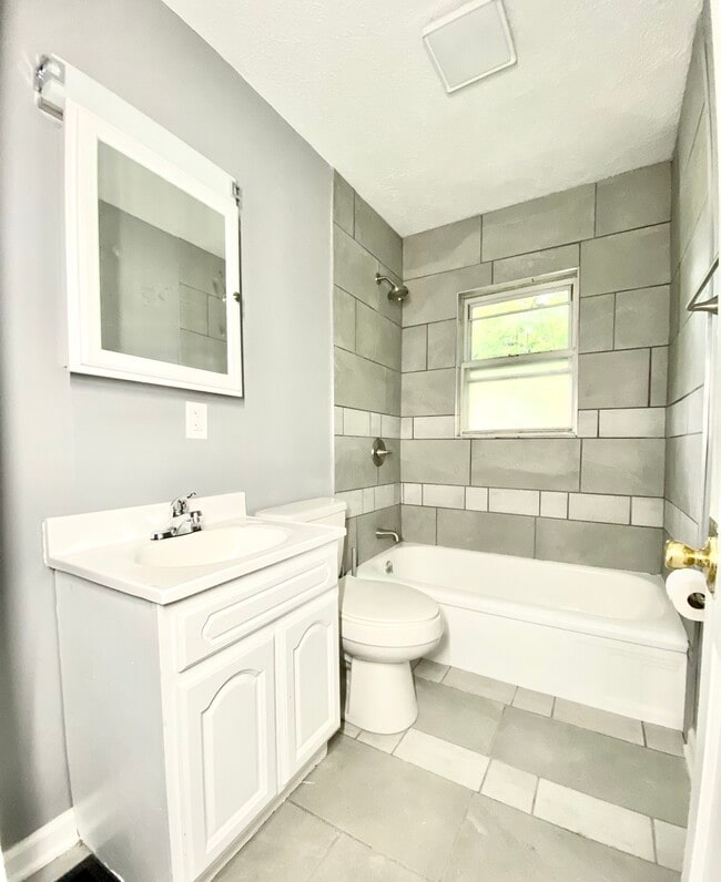 Building Photo - 400 N 43rd St