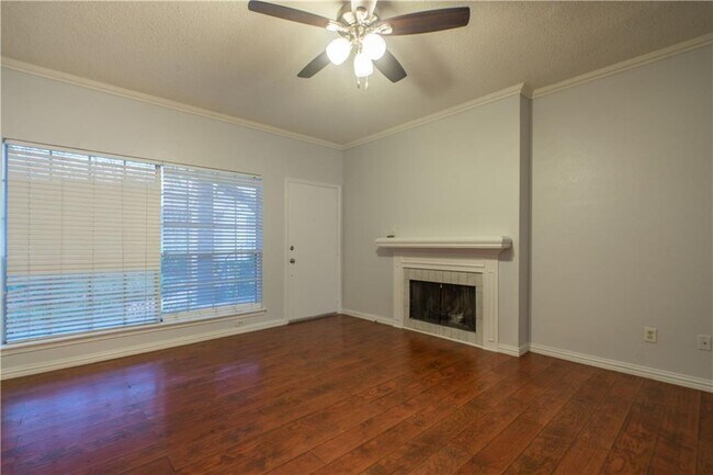 Foto del edificio - 12921 Abrams Rd