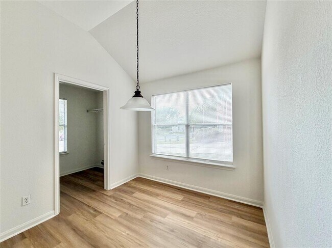 Foto del edificio - 939 Dark Horse Ln