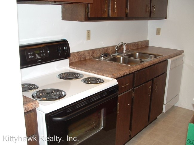 Building Photo - 5840 Troy Villa Blvd