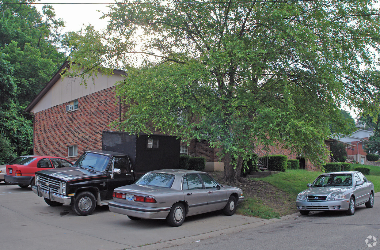 Building Photo - 2236 Hanser Dr