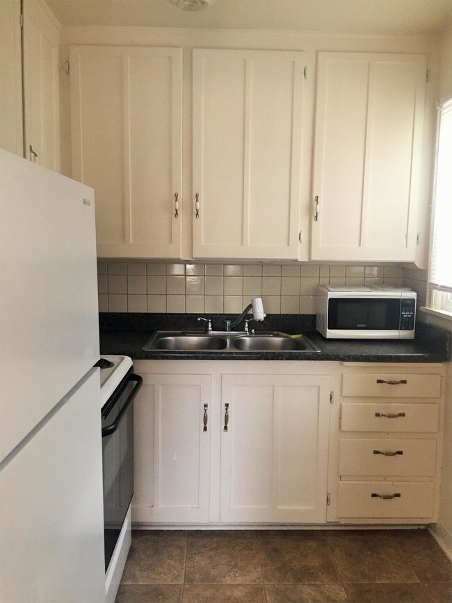 Building Photo - 1847 E Pershing Blvd