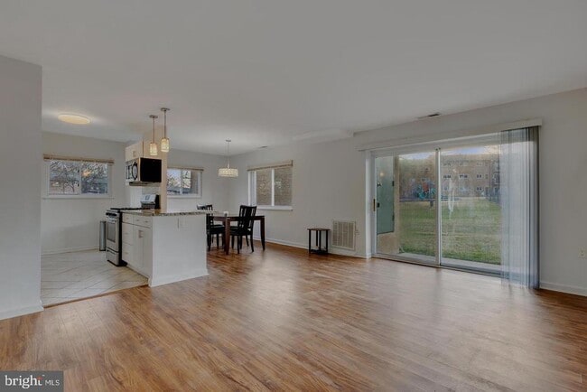 Building Photo - 350 Gatewater Ct