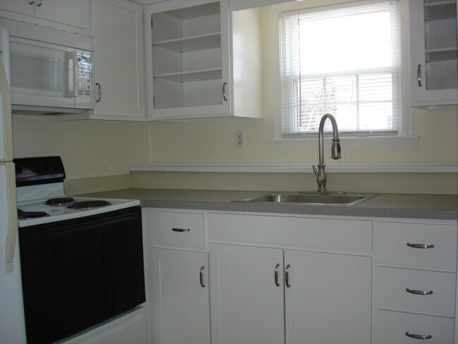 Foto del edificio - 8 Groton-Harvard Rd