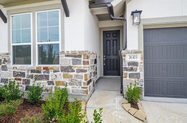 Building Photo - 26303 Camden Cyn Ave
