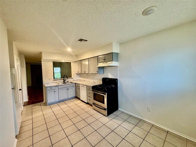 Building Photo - 5105 Purple Sage Dr