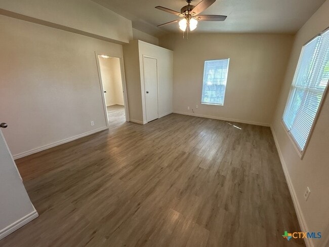 Foto del edificio - 912 Southside Dr