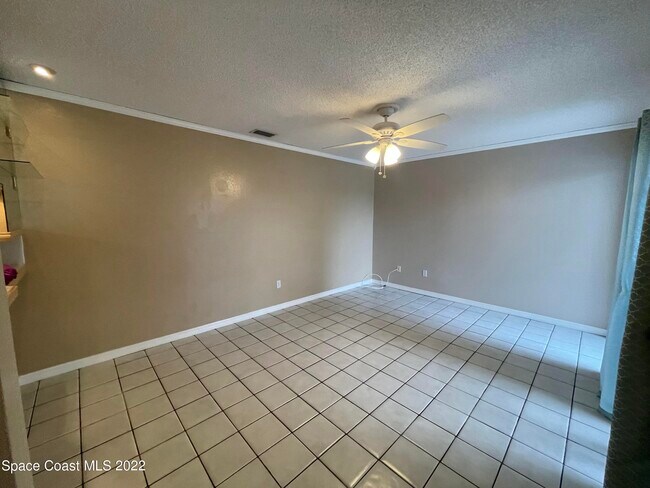 Foto del edificio - 1425 Malibu Cir NE