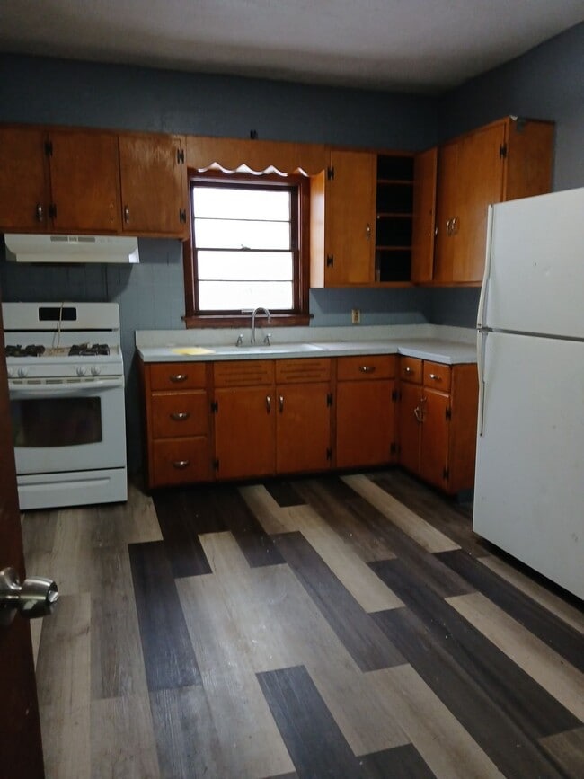 Building Photo - 964 N Court St