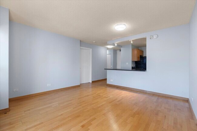Foto del edificio - 30 E Huron St