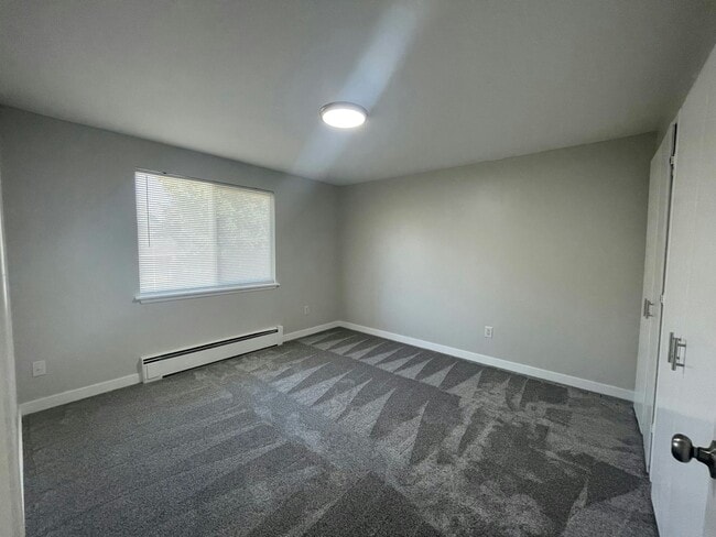 Building Photo - 802 W Cherry Ave
