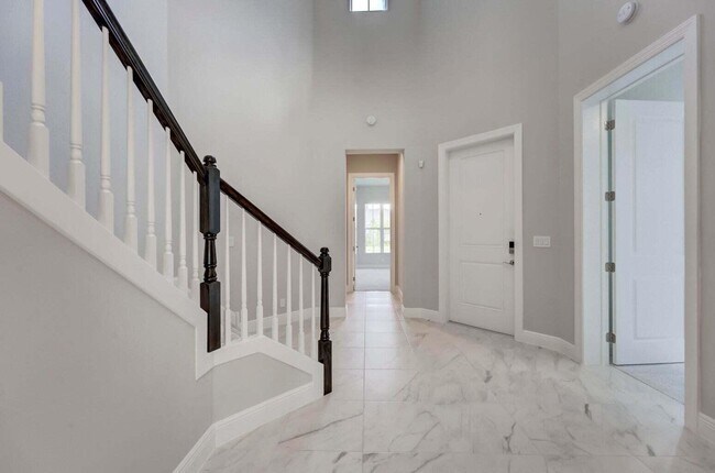 Building Photo - 9296 Crestview Cir