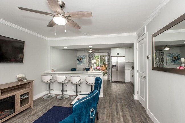 Building Photo - Avondale Modern Townhomes