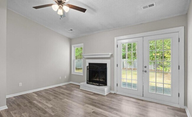Foto del edificio - Charming 2BR Townhome in Havelock