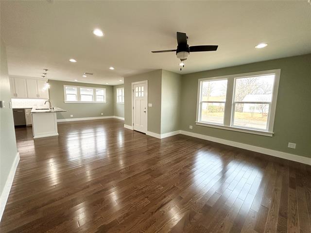 Foto del edificio - 102 Colorado St