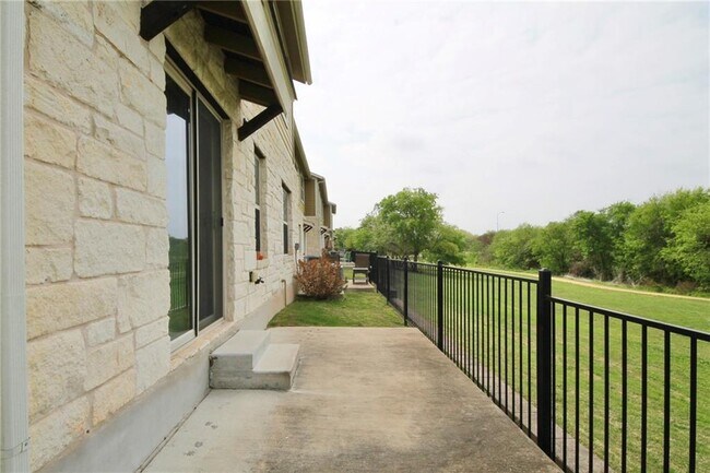 Foto del edificio - 1620 Bryant Dr