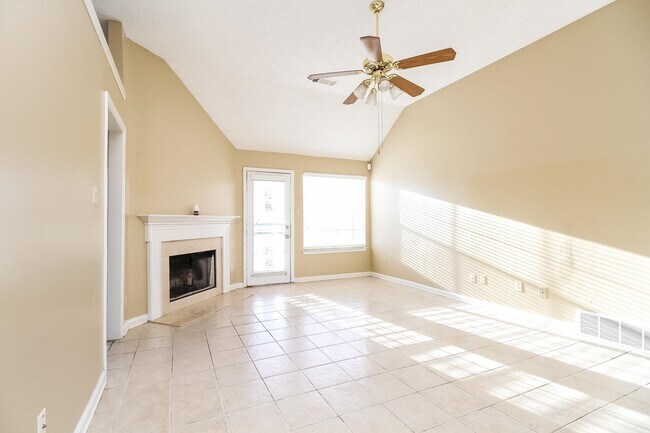 Foto del edificio - 4611 Chadwell Cove