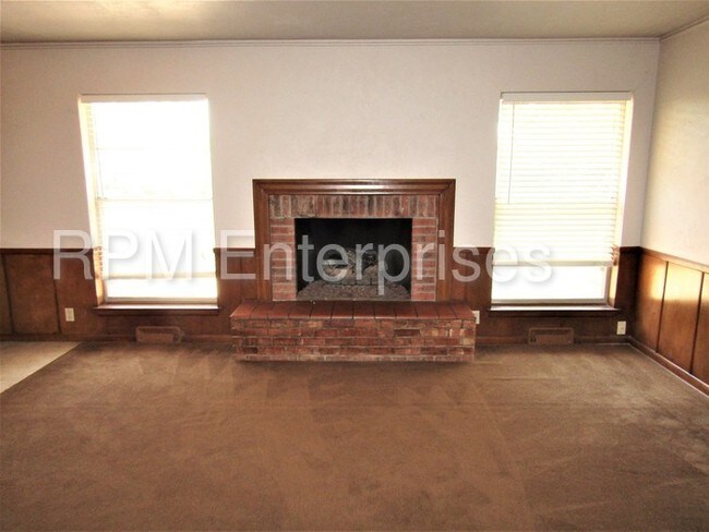 Building Photo - 5112 N Barnes Ave