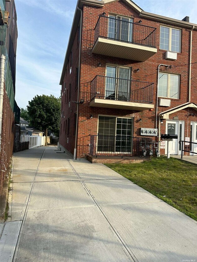 Primary Photo - 19624 91st Ave