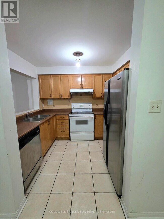 Building Photo - 39 Rotunda St