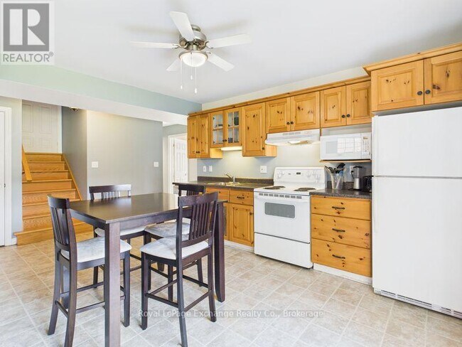 Building Photo - 378 Duncan Pl