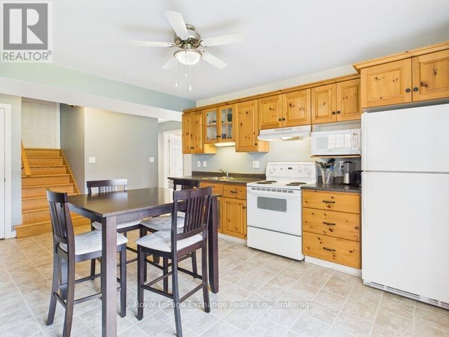 Photo du bâtiment - 378 Duncan Pl