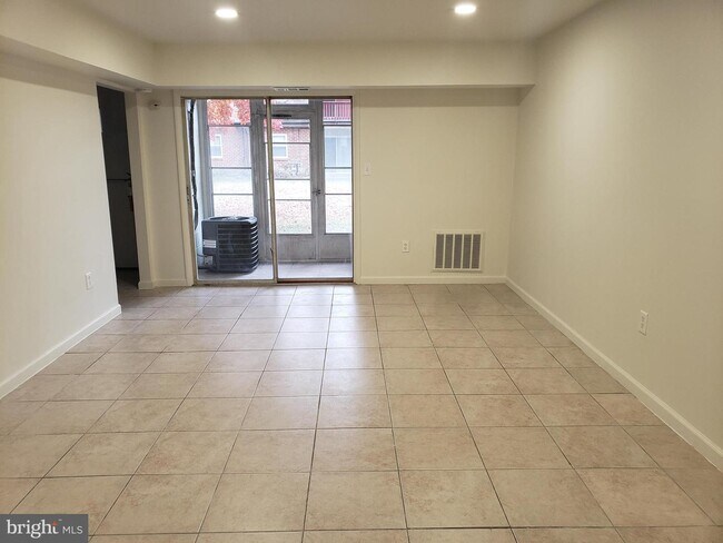 Foto del edificio - 1247 Liberte Ct